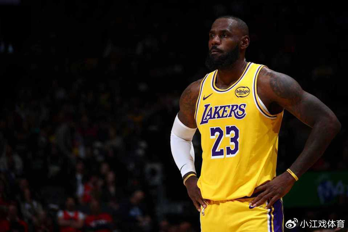Kaiyun开云官方网站中国登录-詹姆斯连续1297场上双纪录终结！仅砍8+6+11 助攻八村垒三分绝杀
