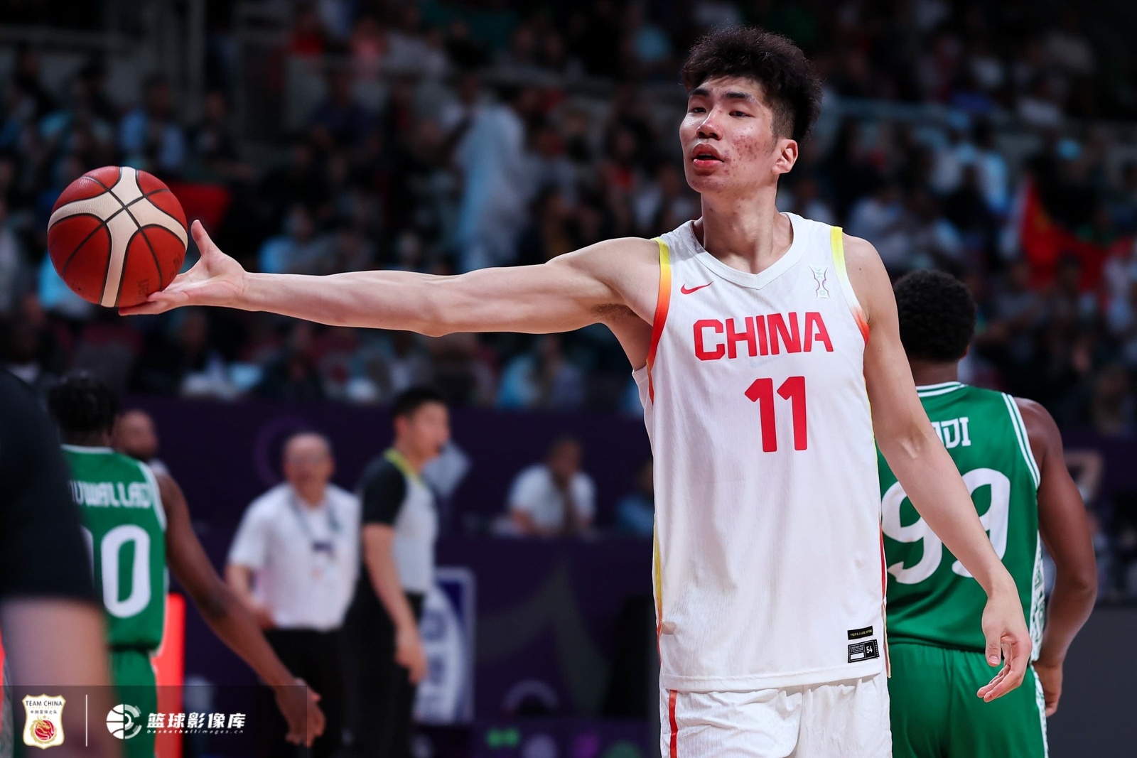 Kaiyun开云官方网站中国登录-赵睿：余嘉豪在欧洲拉练的时候打得很好 来回跑、体能是他的弱项