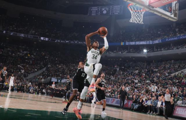 开云体育官网-统治攻防两端+还在进化！字母哥已成篮网无解难题